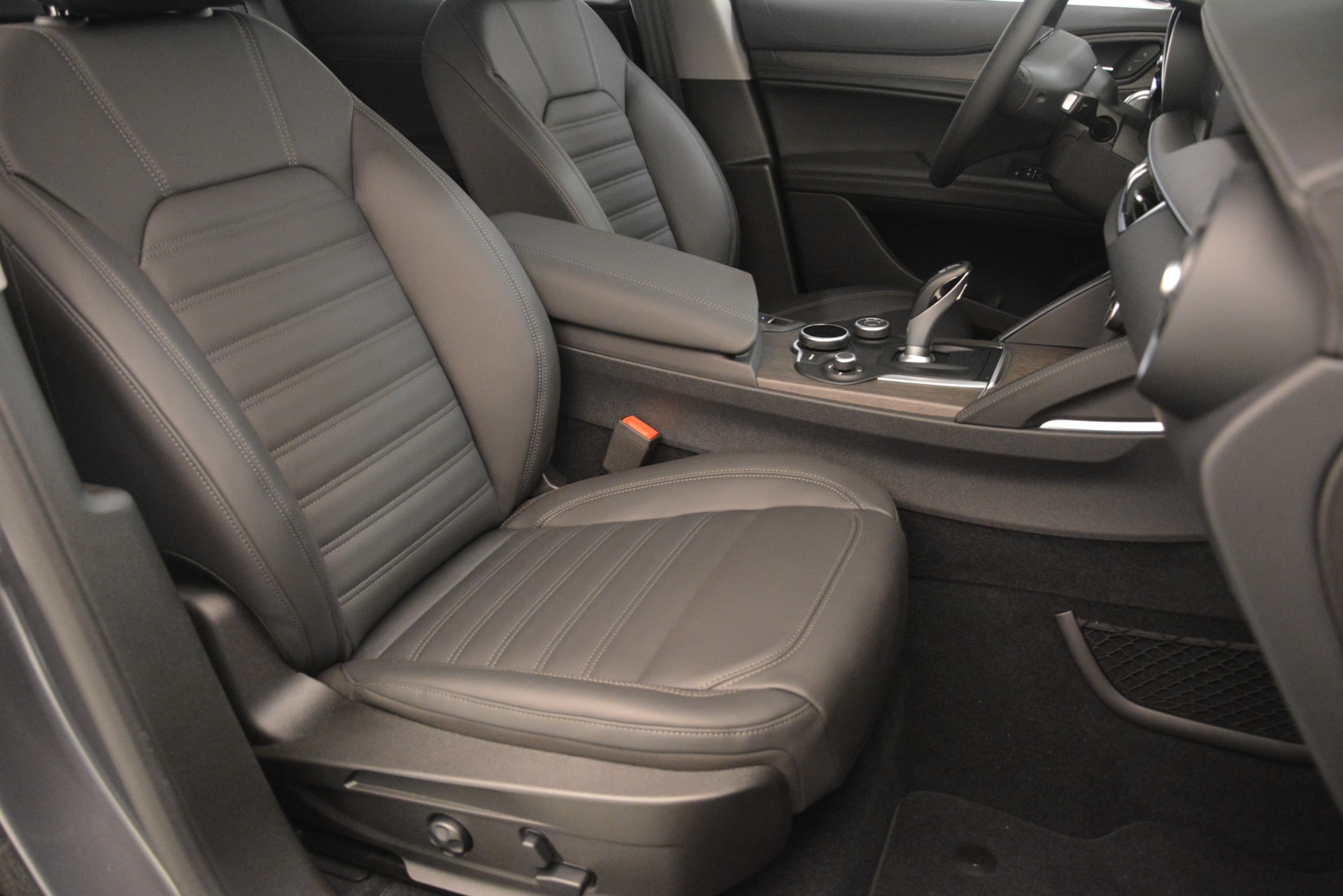 New-2019-Alfa-Romeo-Stelvio-Ti-Lusso-Q4