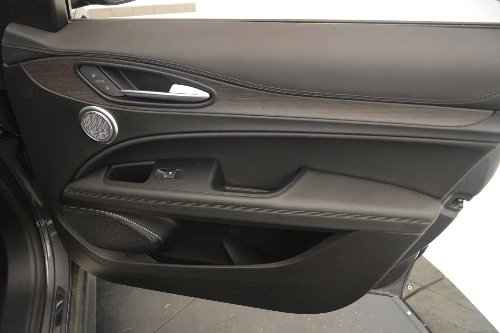 New-2019-Alfa-Romeo-Stelvio-Ti-Lusso-Q4