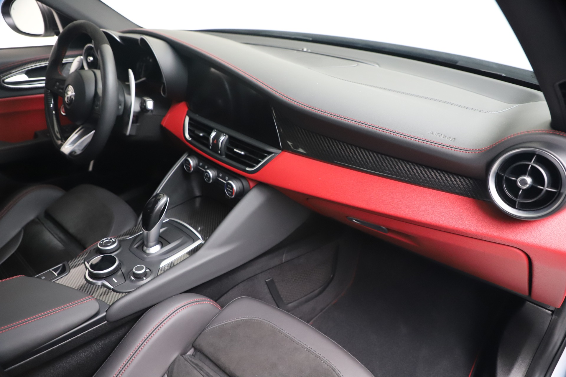 New-2019-Alfa-Romeo-Giulia-Quadrifoglio