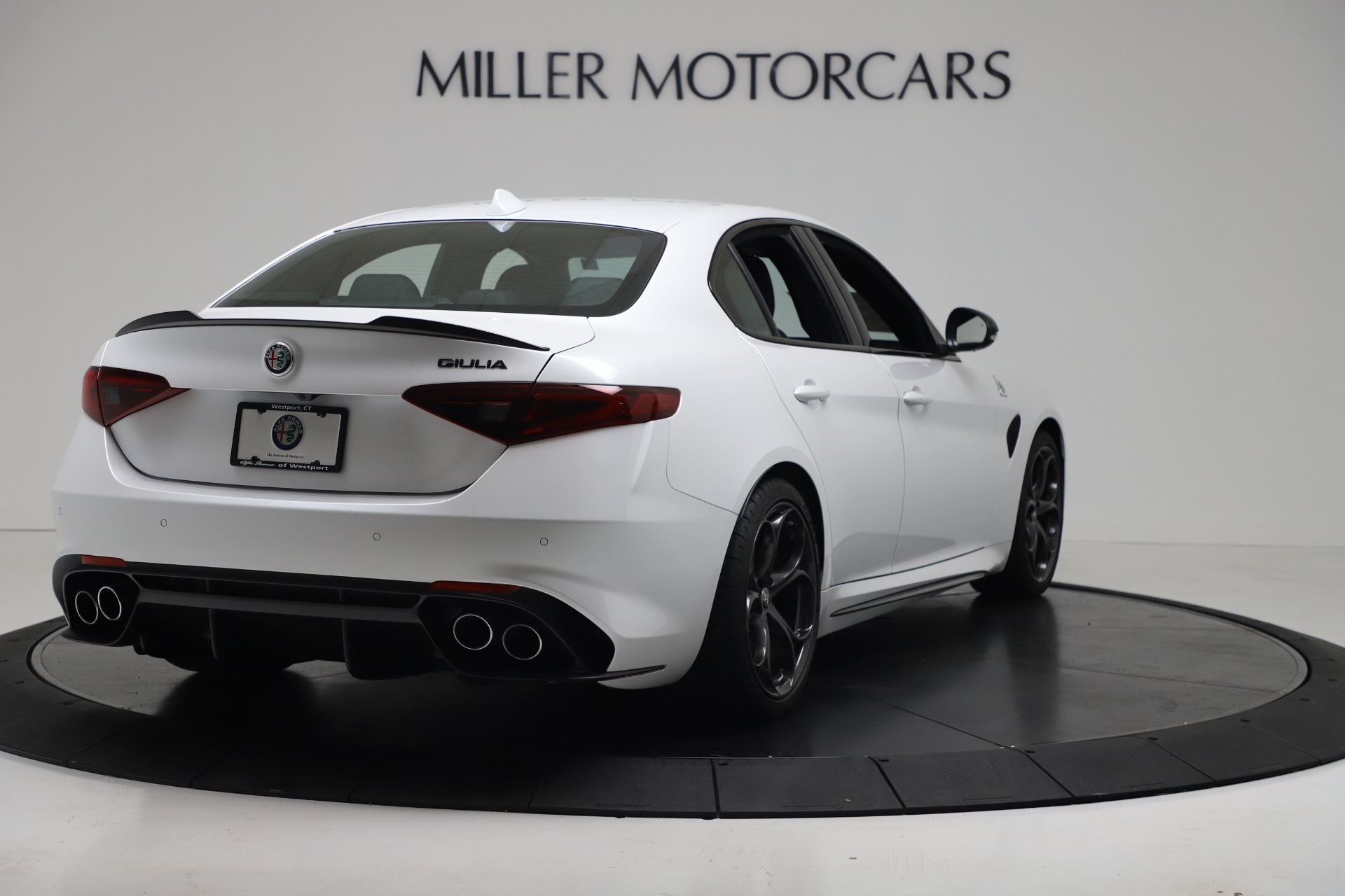 New-2019-Alfa-Romeo-Giulia-Quadrifoglio