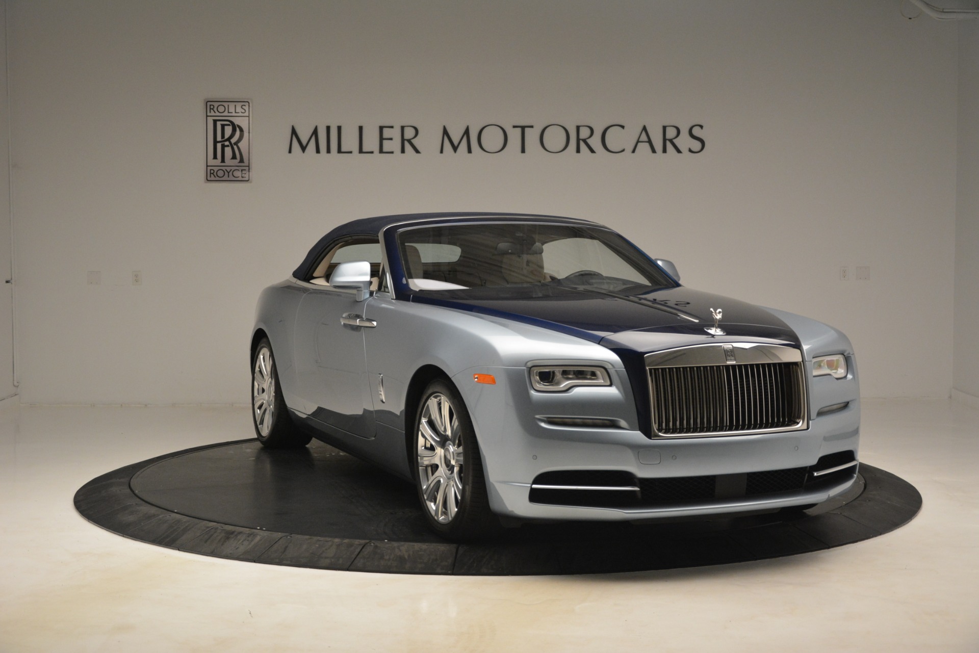 Used-2016-Rolls-Royce-Dawn
