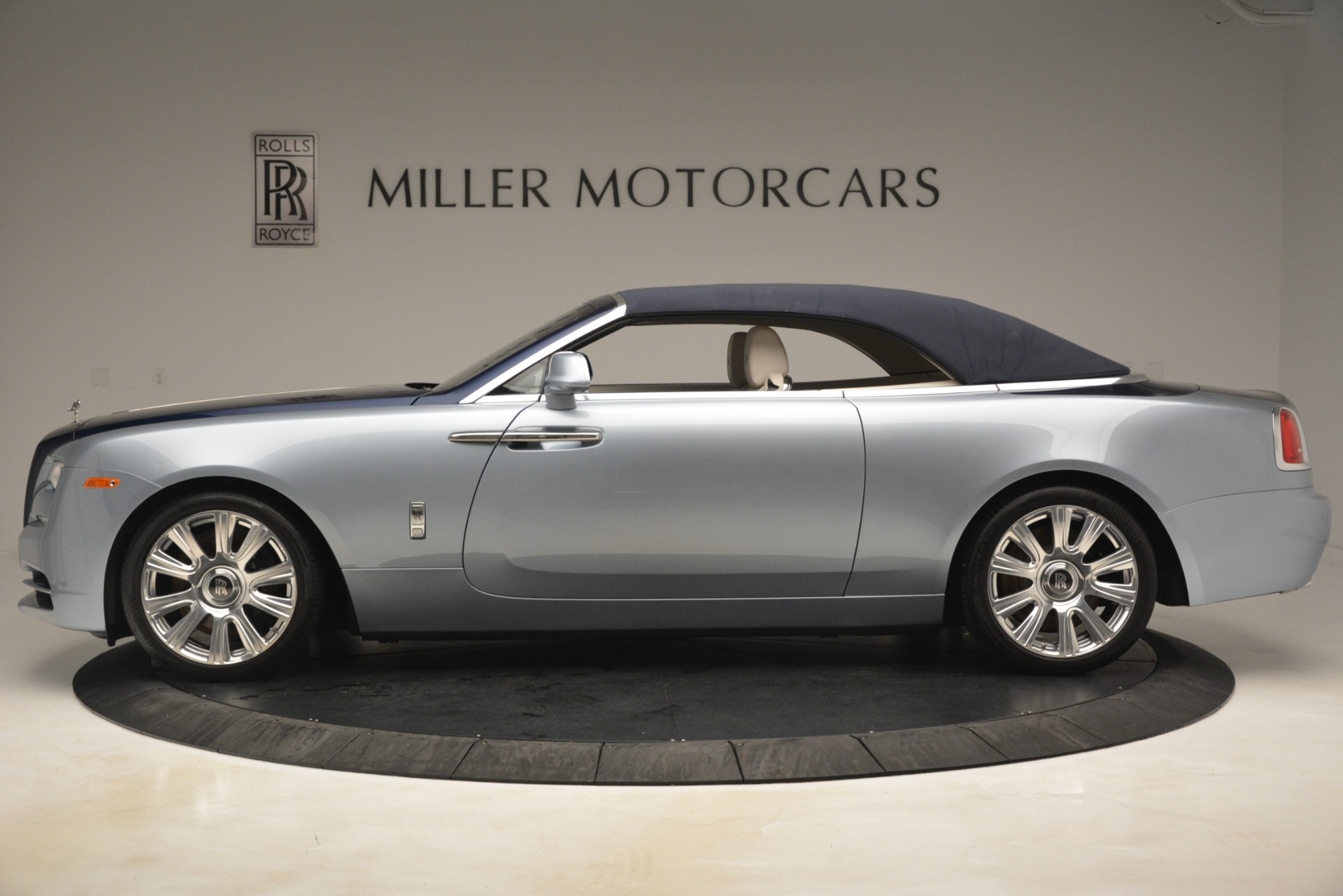 Used-2016-Rolls-Royce-Dawn
