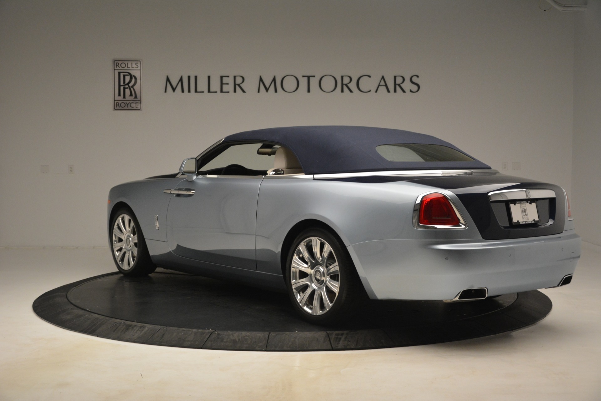 Used-2016-Rolls-Royce-Dawn