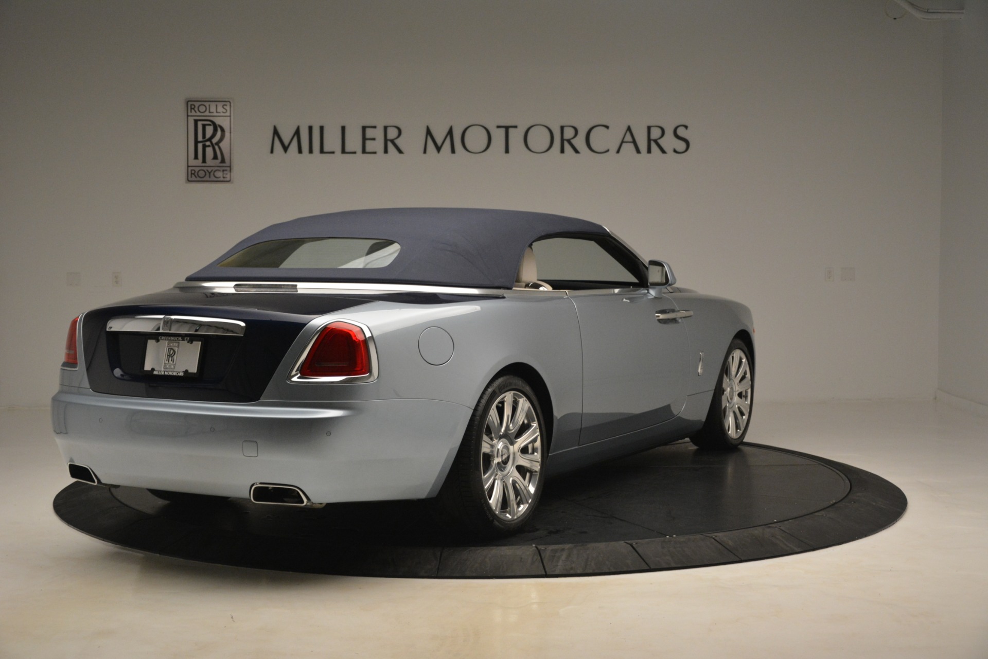 Used-2016-Rolls-Royce-Dawn