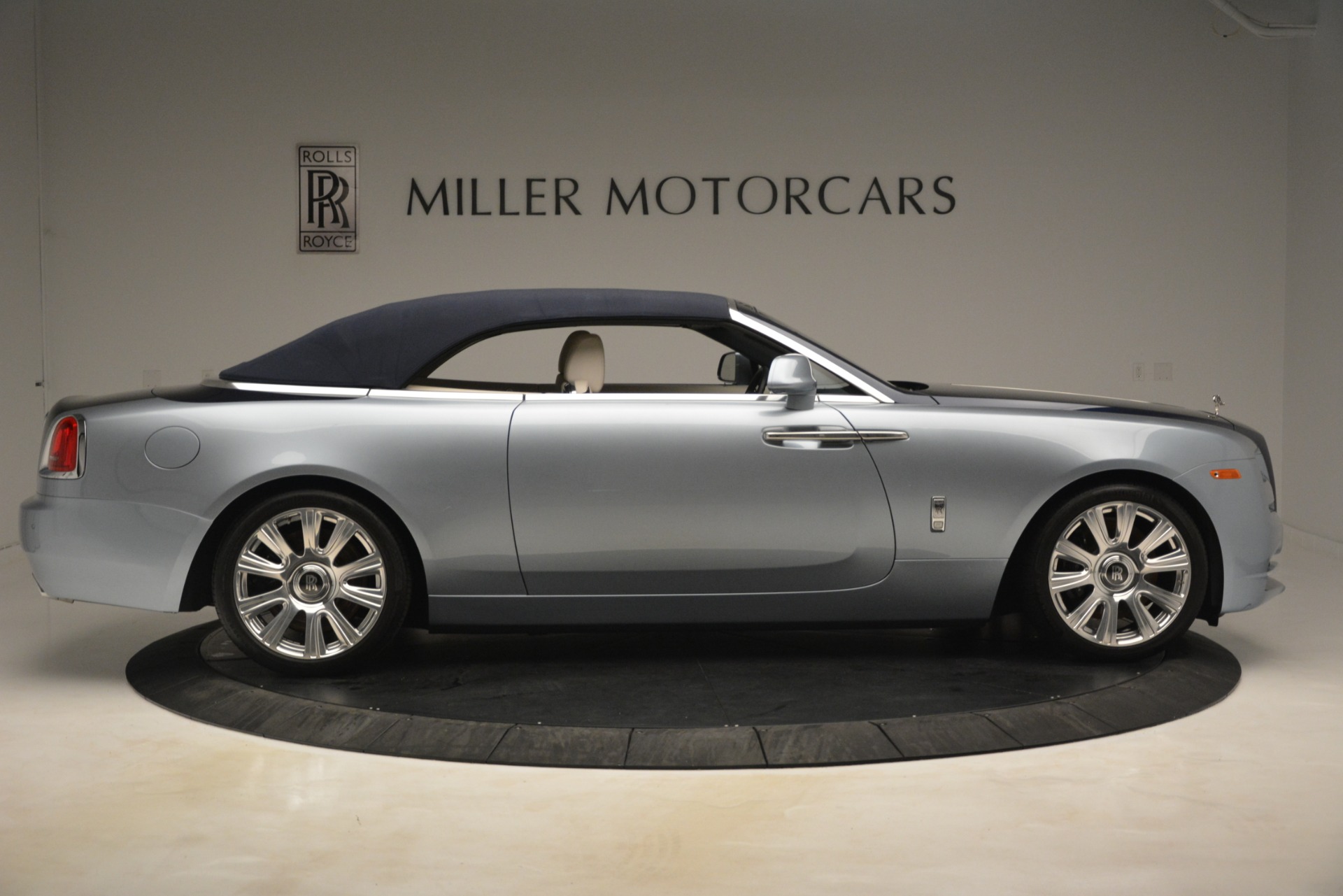 Used-2016-Rolls-Royce-Dawn