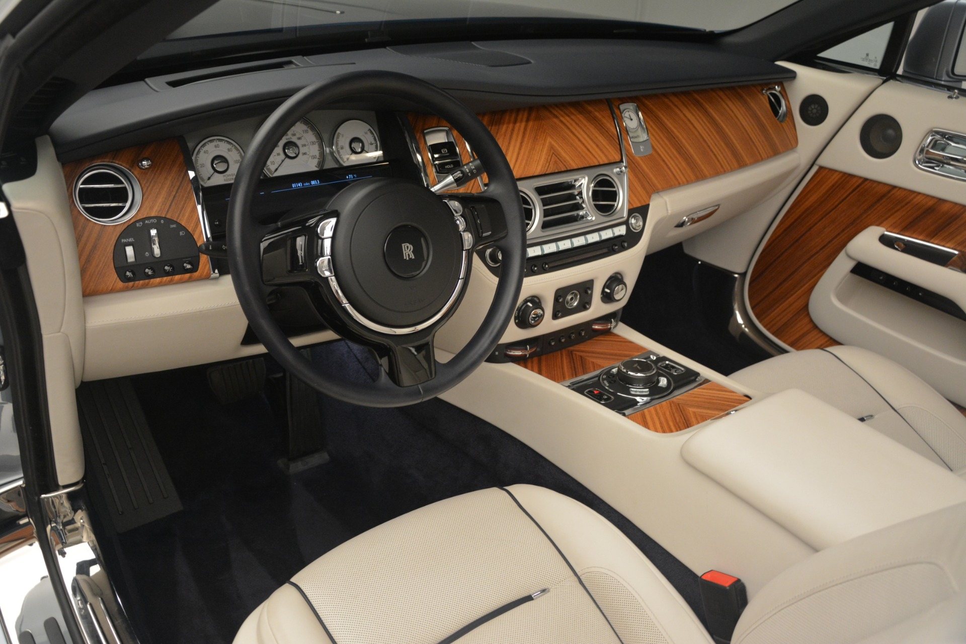 Used-2016-Rolls-Royce-Dawn