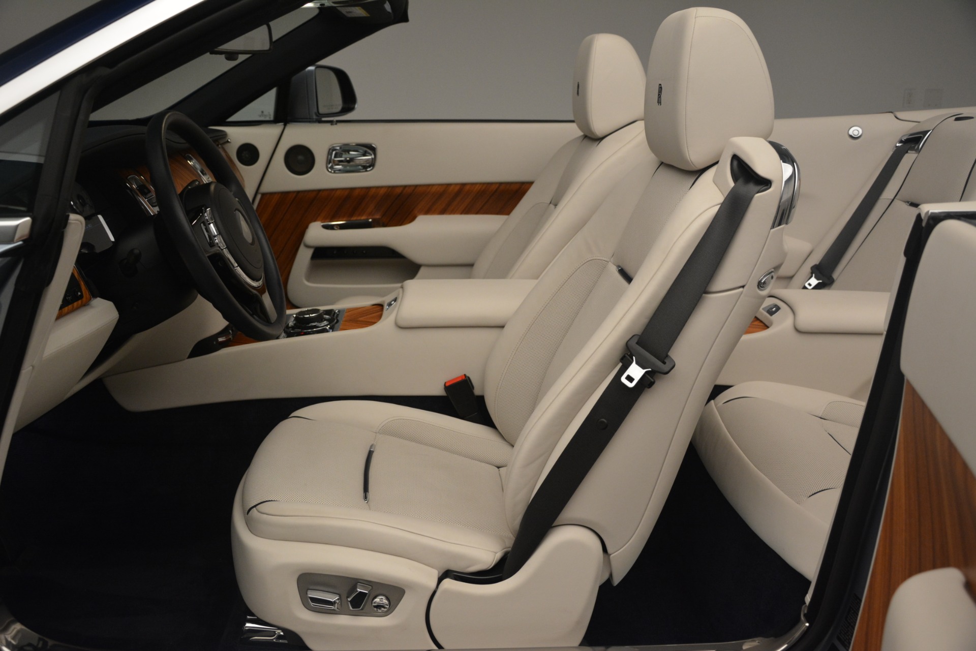 Used-2016-Rolls-Royce-Dawn