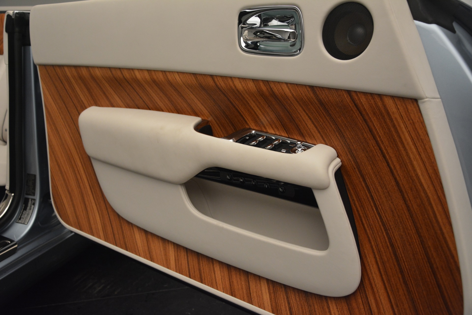 Used-2016-Rolls-Royce-Dawn