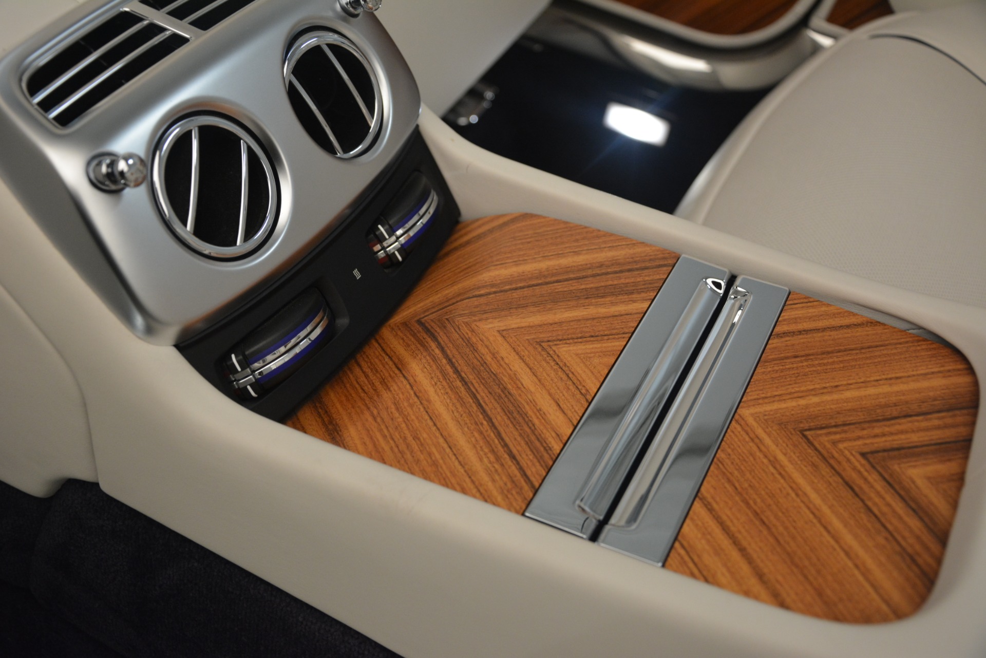 Used-2016-Rolls-Royce-Dawn