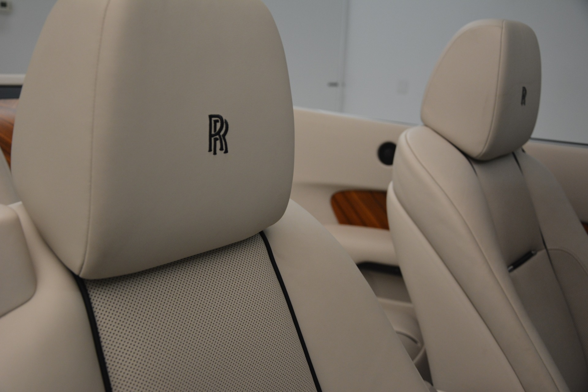 Used-2016-Rolls-Royce-Dawn