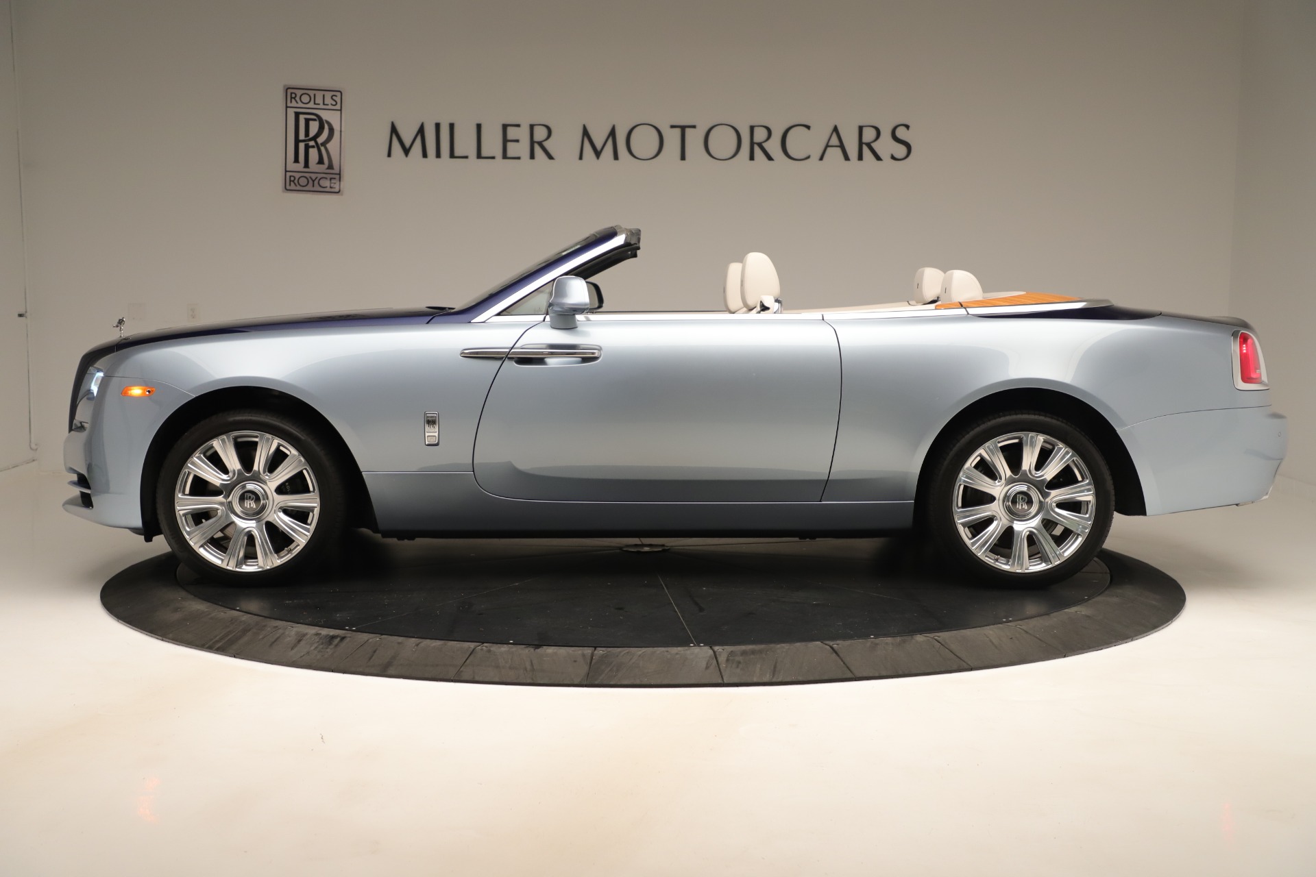 Used-2016-Rolls-Royce-Dawn