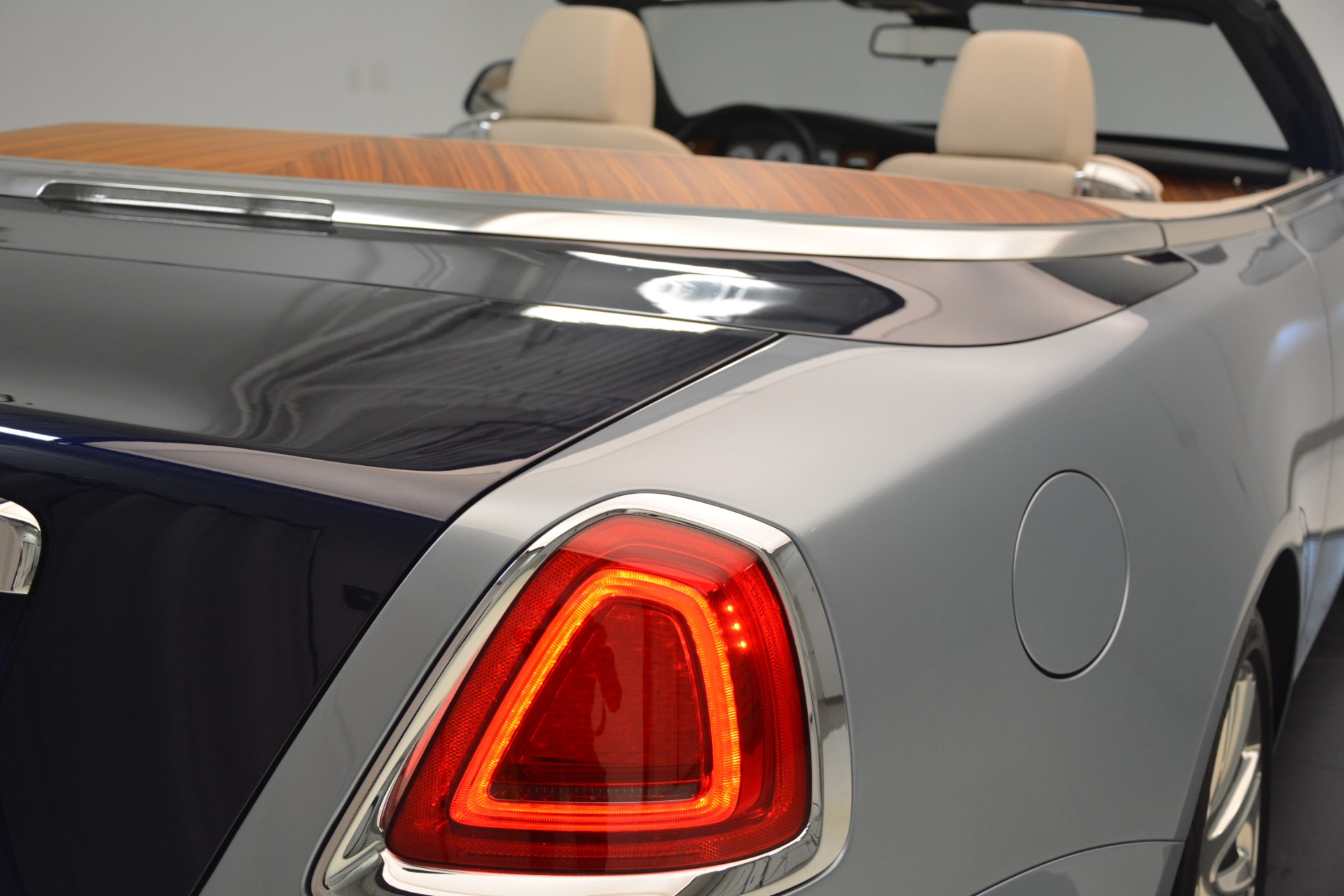 Used-2016-Rolls-Royce-Dawn