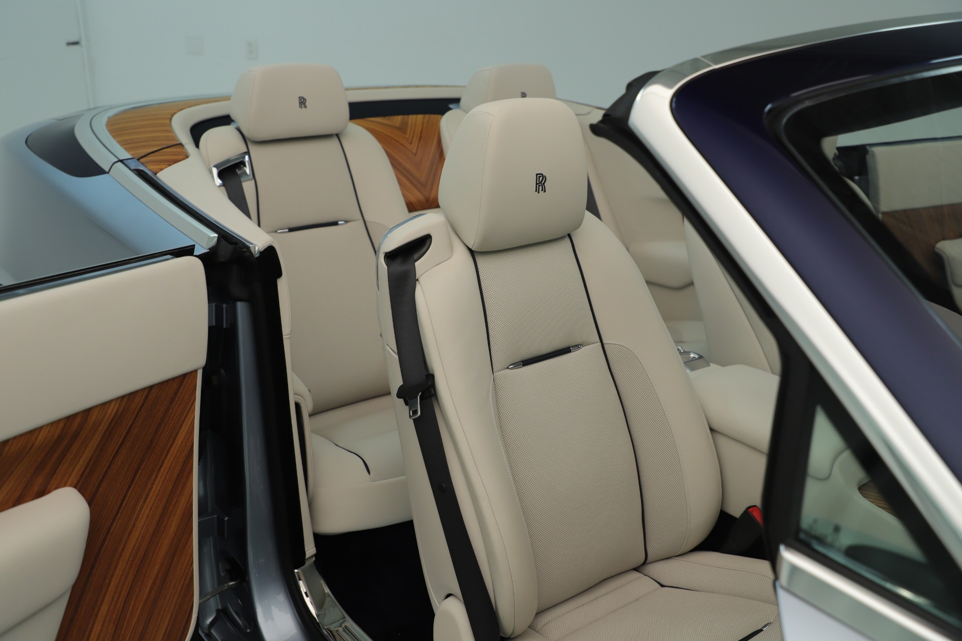 Used-2016-Rolls-Royce-Dawn