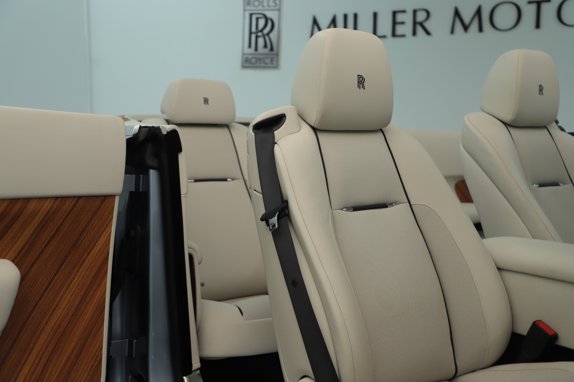 Used-2016-Rolls-Royce-Dawn