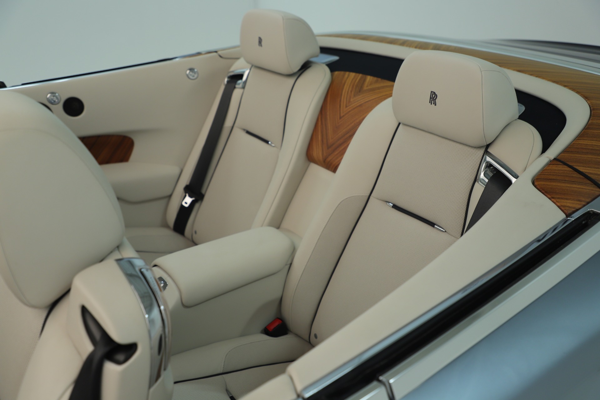 Used-2016-Rolls-Royce-Dawn