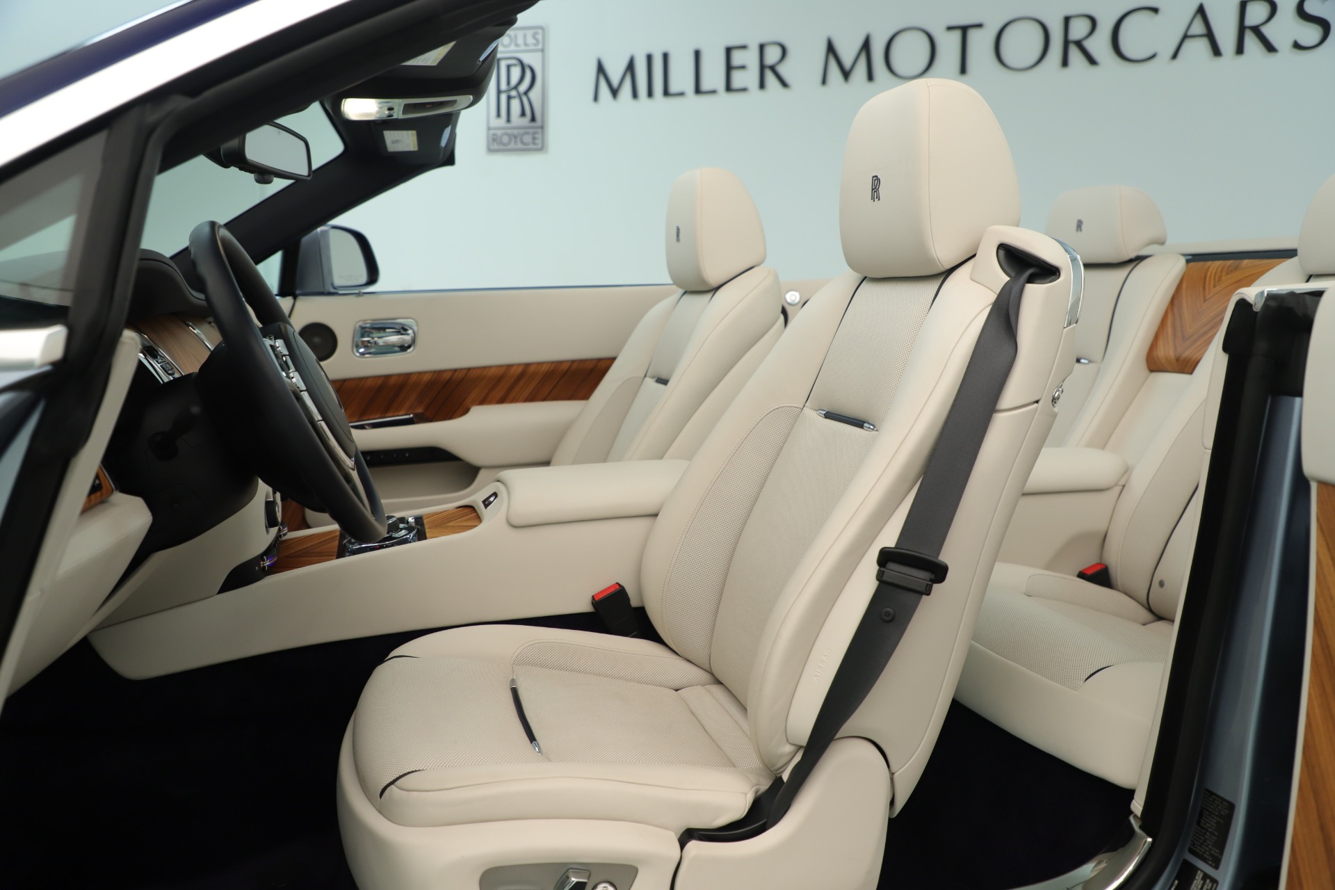 Used-2016-Rolls-Royce-Dawn