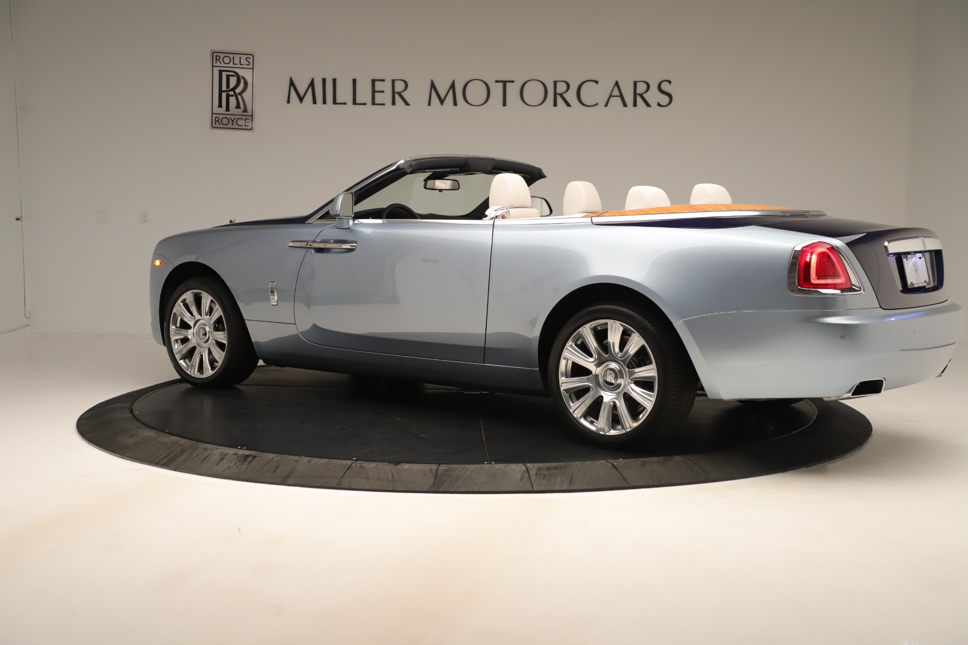 Used-2016-Rolls-Royce-Dawn