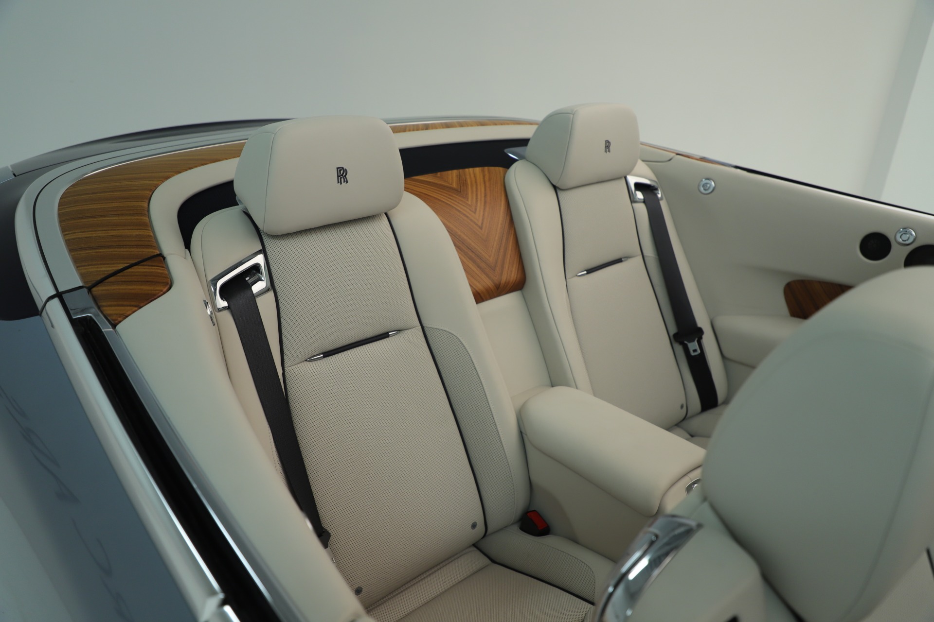 Used-2016-Rolls-Royce-Dawn