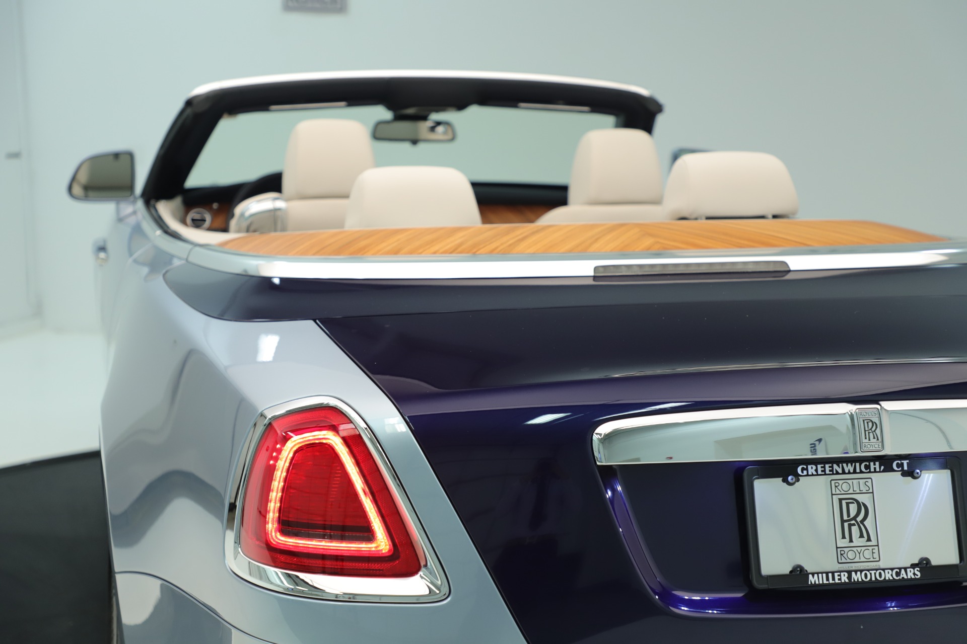 Used-2016-Rolls-Royce-Dawn