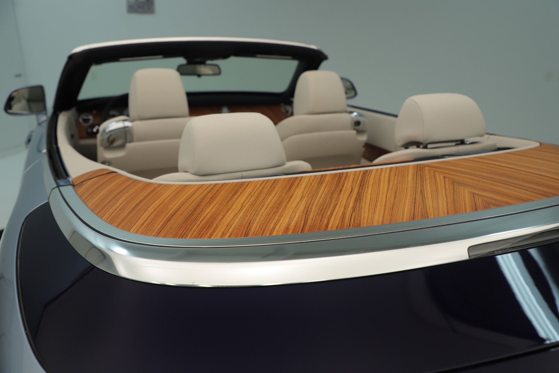 Used-2016-Rolls-Royce-Dawn