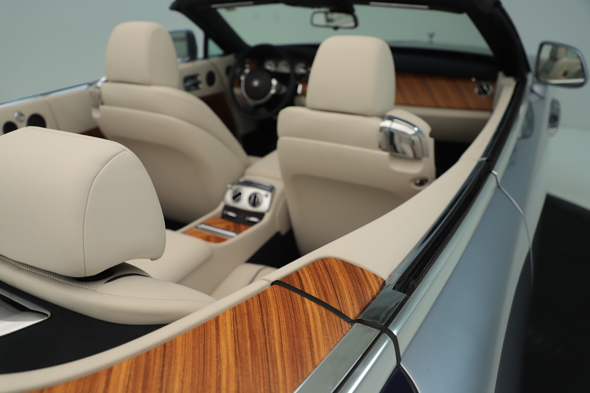 Used-2016-Rolls-Royce-Dawn