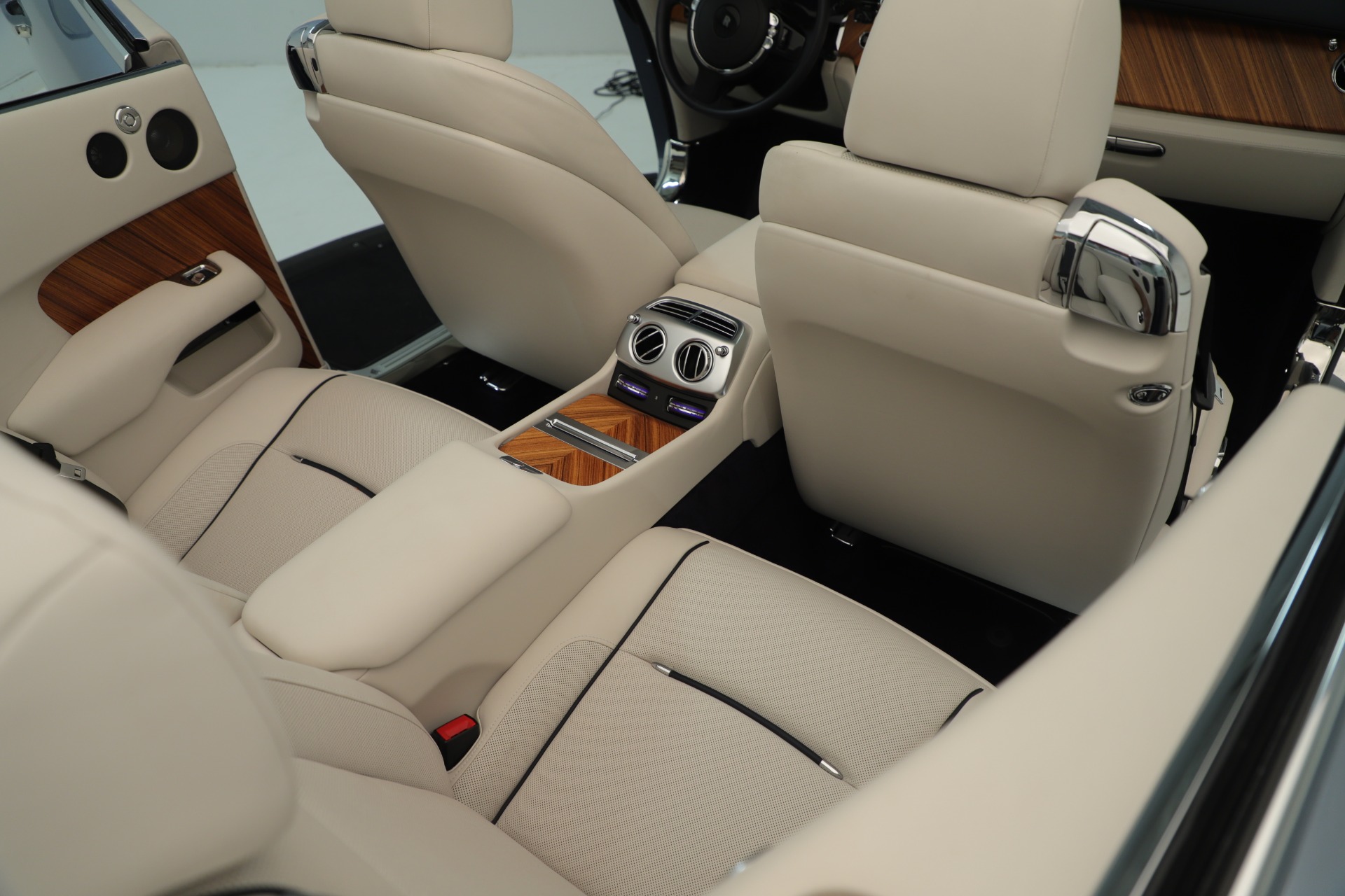 Used-2016-Rolls-Royce-Dawn