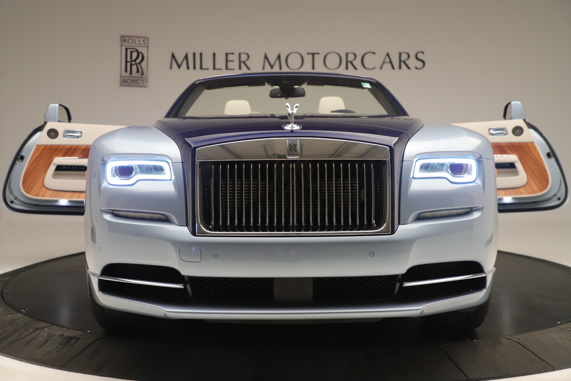 Used-2016-Rolls-Royce-Dawn