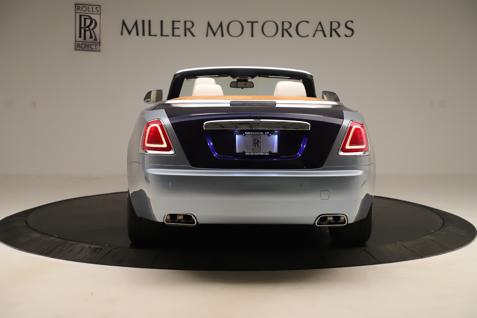 Used-2016-Rolls-Royce-Dawn