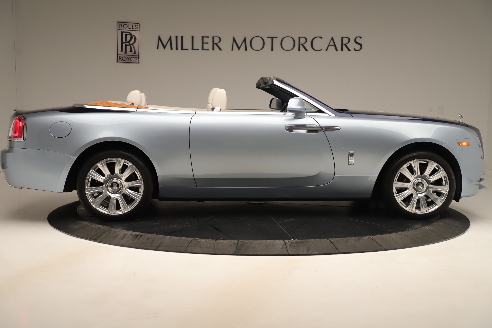 Used-2016-Rolls-Royce-Dawn