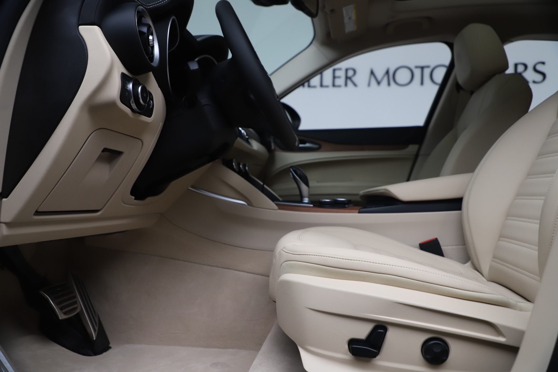 New-2019-Alfa-Romeo-Stelvio-Ti-Lusso-Q4