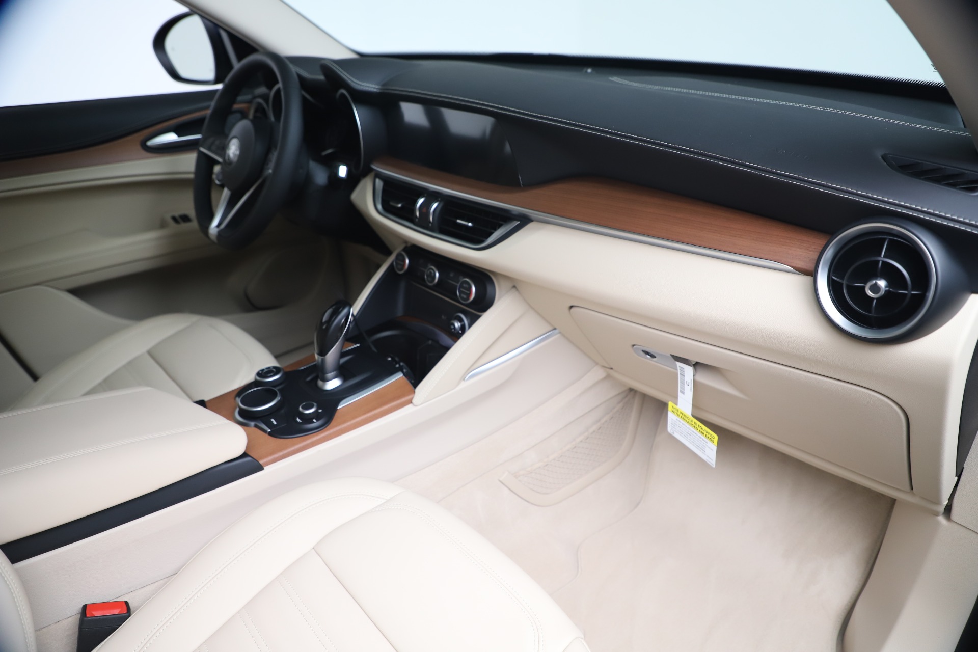 New-2019-Alfa-Romeo-Stelvio-Ti-Lusso-Q4