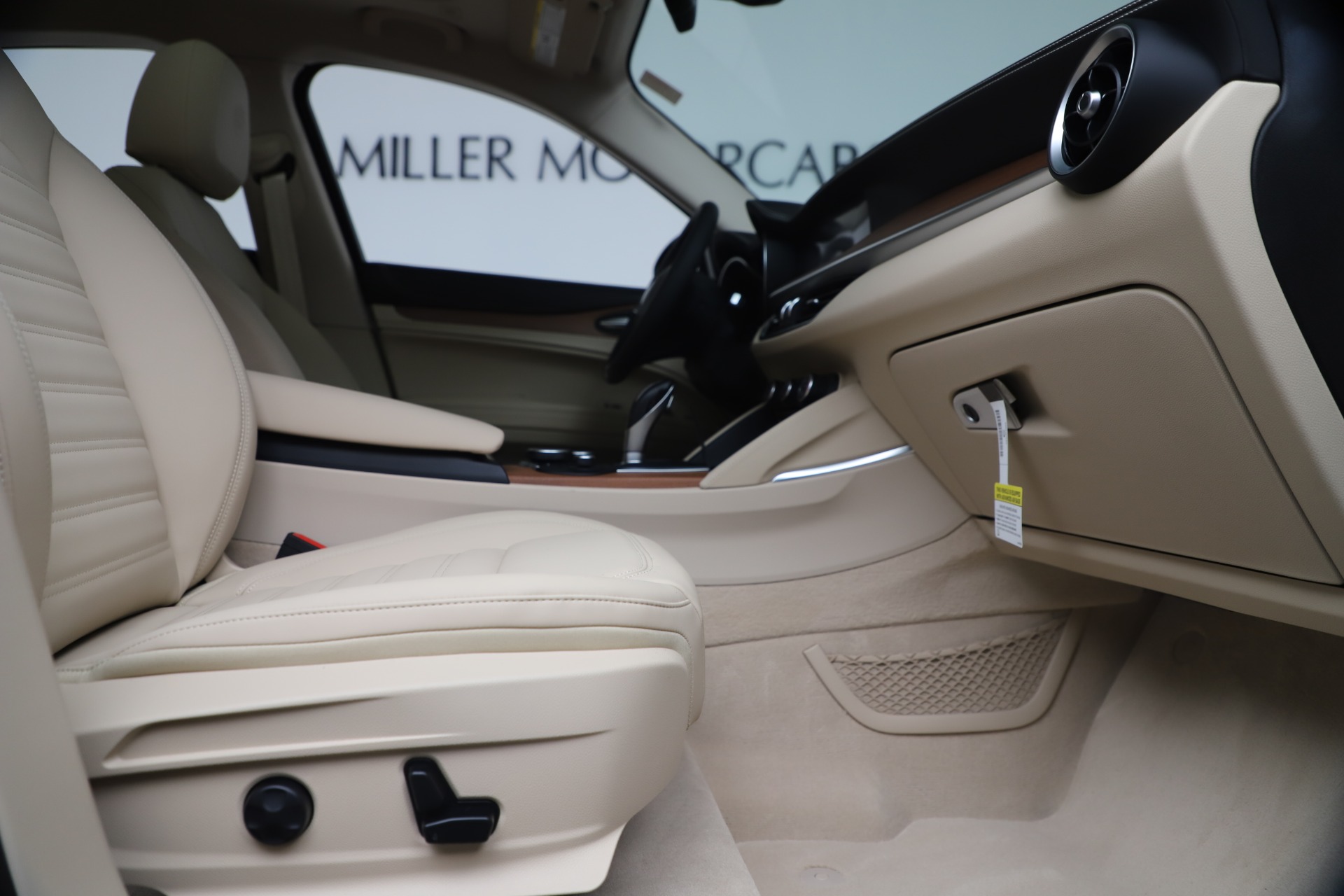 New-2019-Alfa-Romeo-Stelvio-Ti-Lusso-Q4