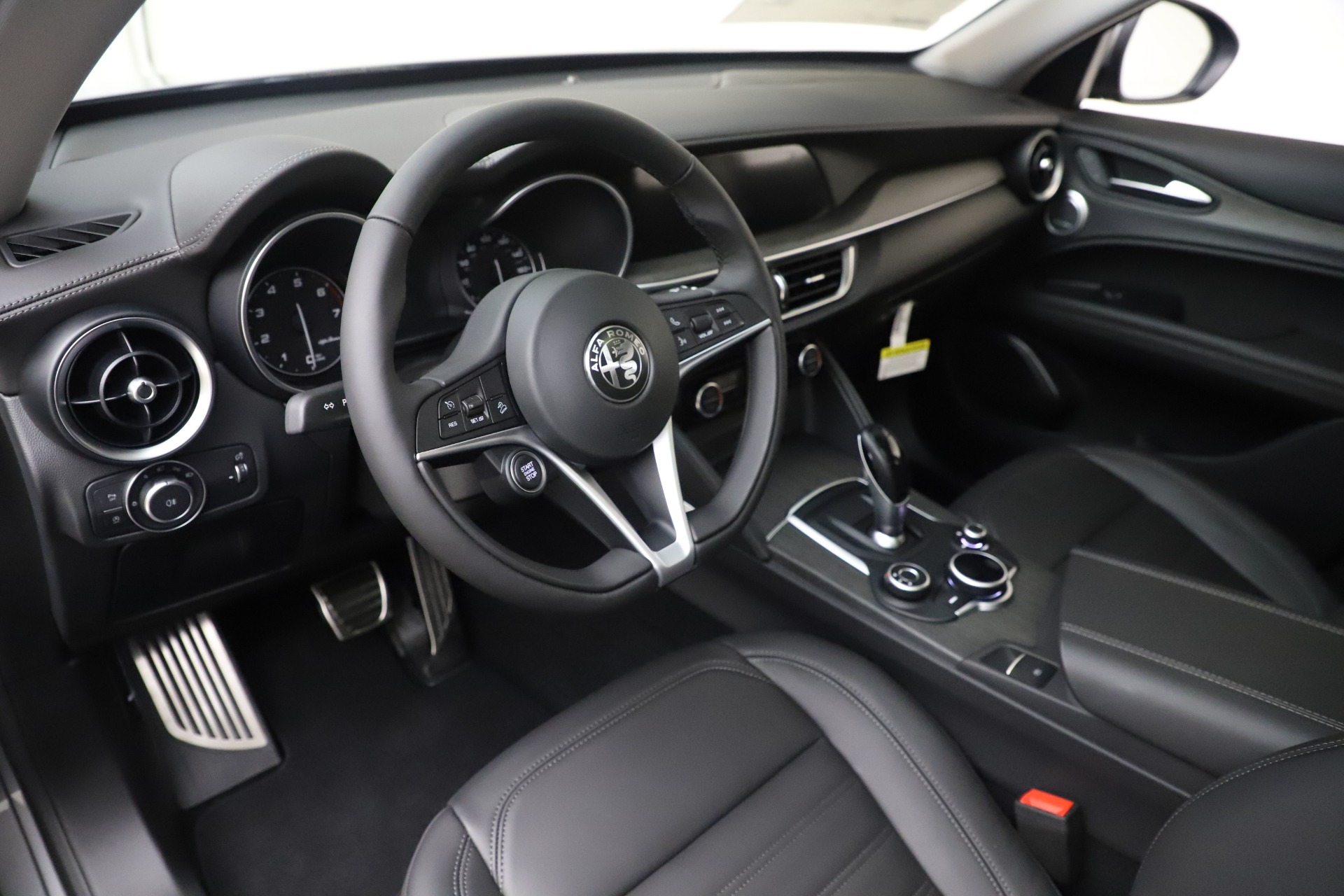 New-2019-Alfa-Romeo-Stelvio-Ti-Lusso-Q4