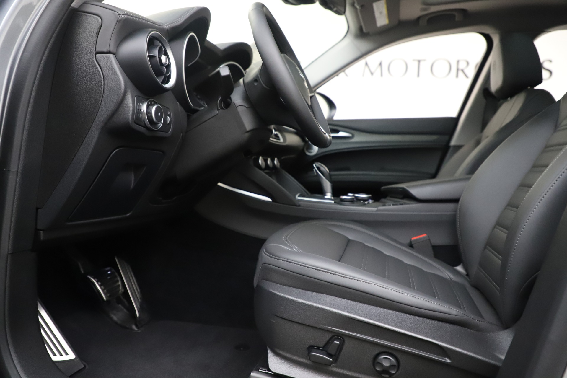 New-2019-Alfa-Romeo-Stelvio-Ti-Lusso-Q4