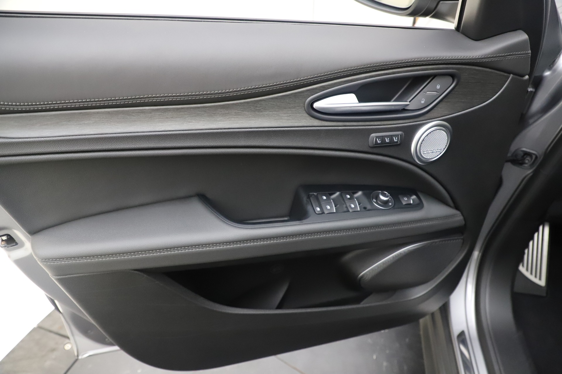 New-2019-Alfa-Romeo-Stelvio-Ti-Lusso-Q4