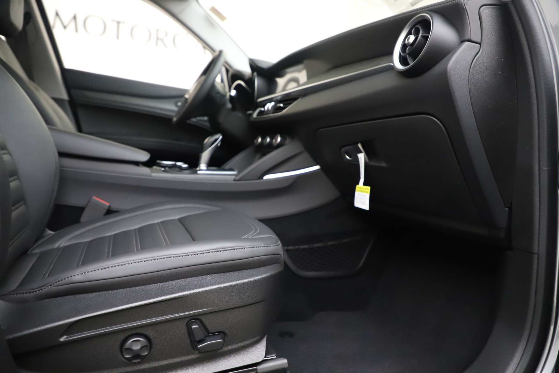 New-2019-Alfa-Romeo-Stelvio-Ti-Lusso-Q4