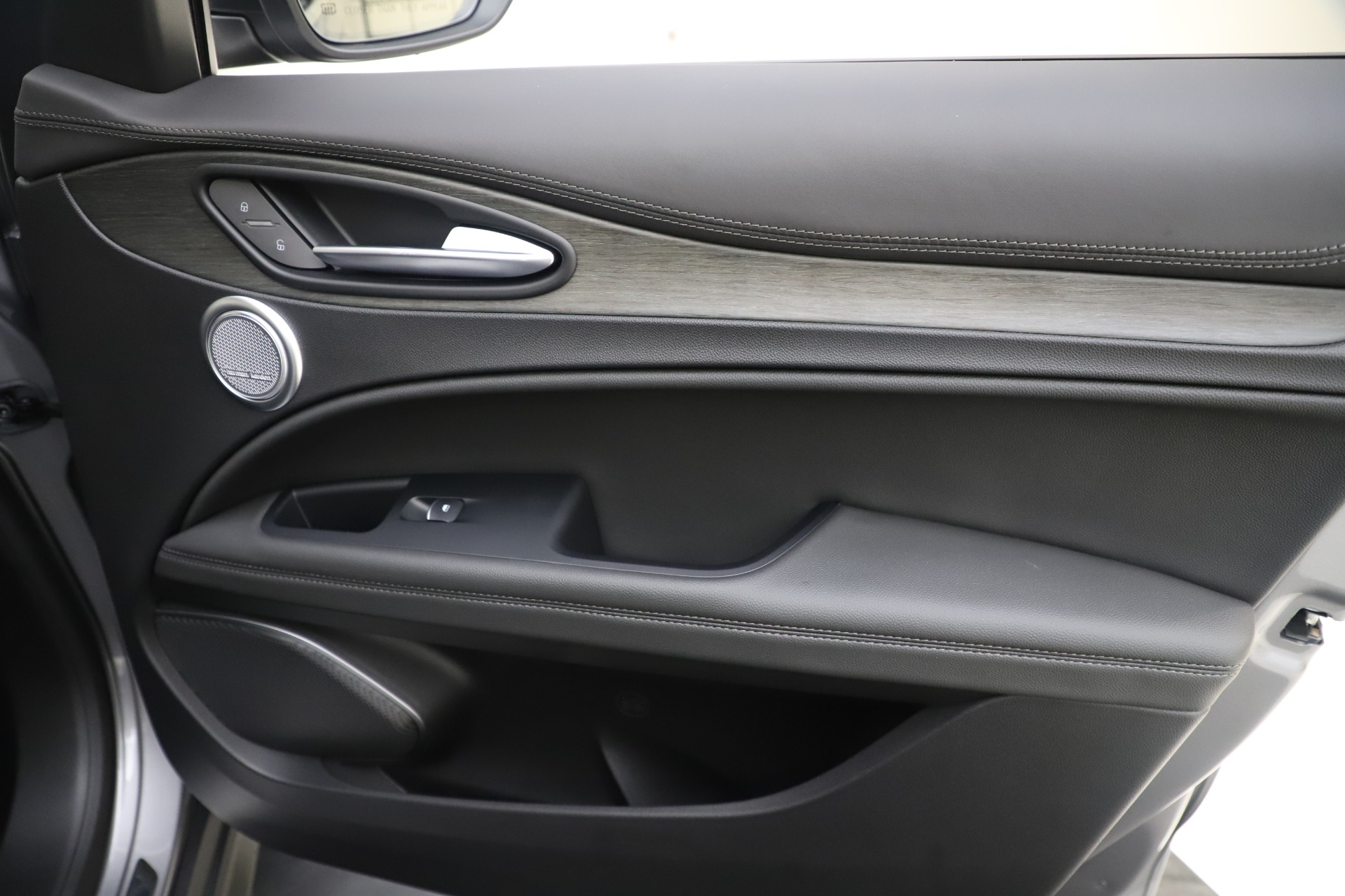 New-2019-Alfa-Romeo-Stelvio-Ti-Lusso-Q4