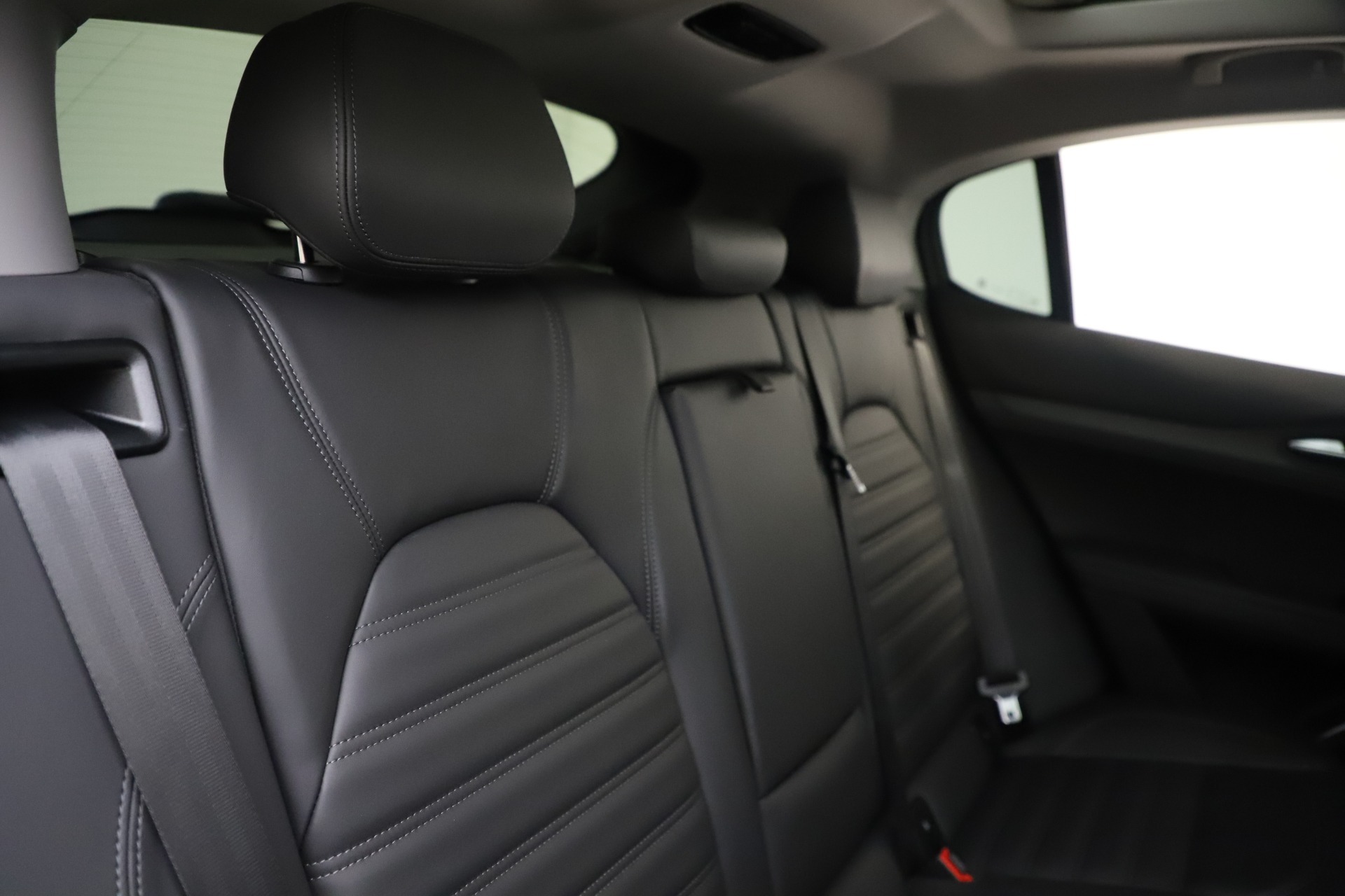 New-2019-Alfa-Romeo-Stelvio-Ti-Lusso-Q4