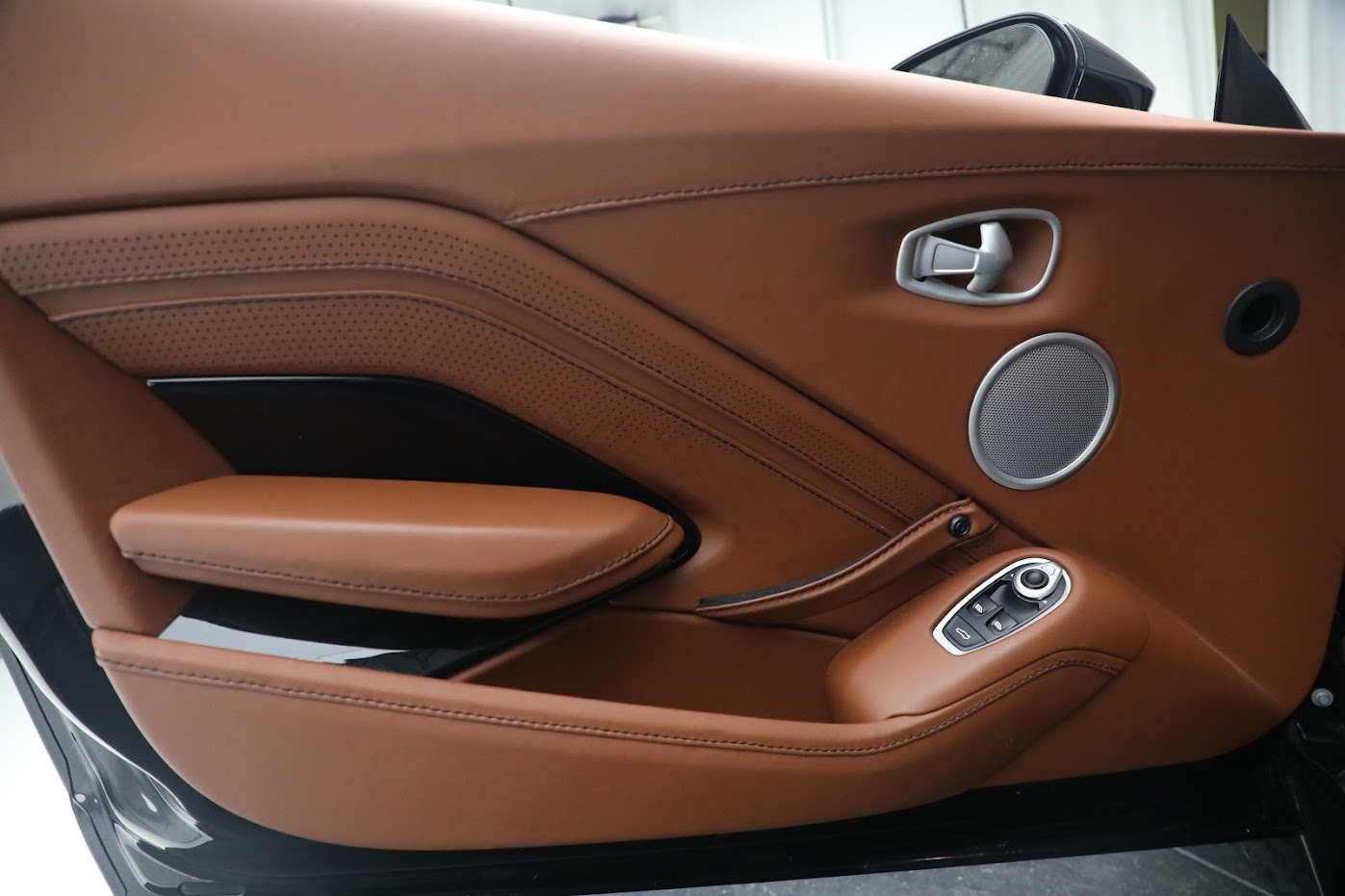 Used-2020-Aston-Martin-Vantage-Coupe