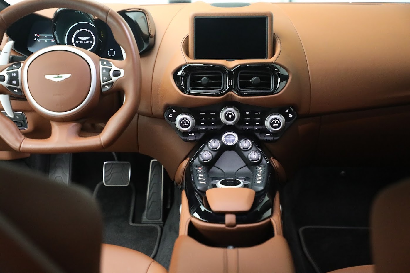 Used-2020-Aston-Martin-Vantage-Coupe