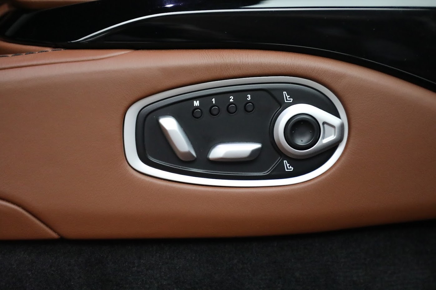 Used-2020-Aston-Martin-Vantage-Coupe