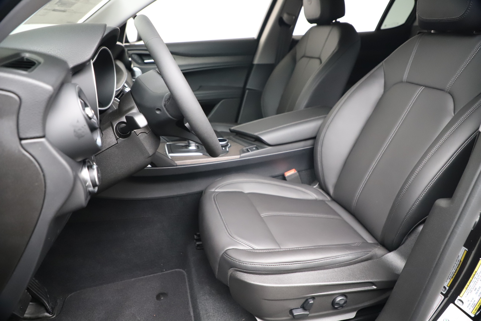 New-2019-Alfa-Romeo-Stelvio-Ti-Q4