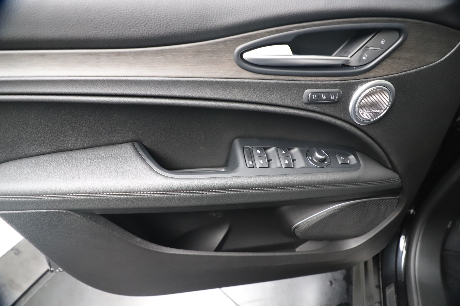 New-2019-Alfa-Romeo-Stelvio-Ti-Q4