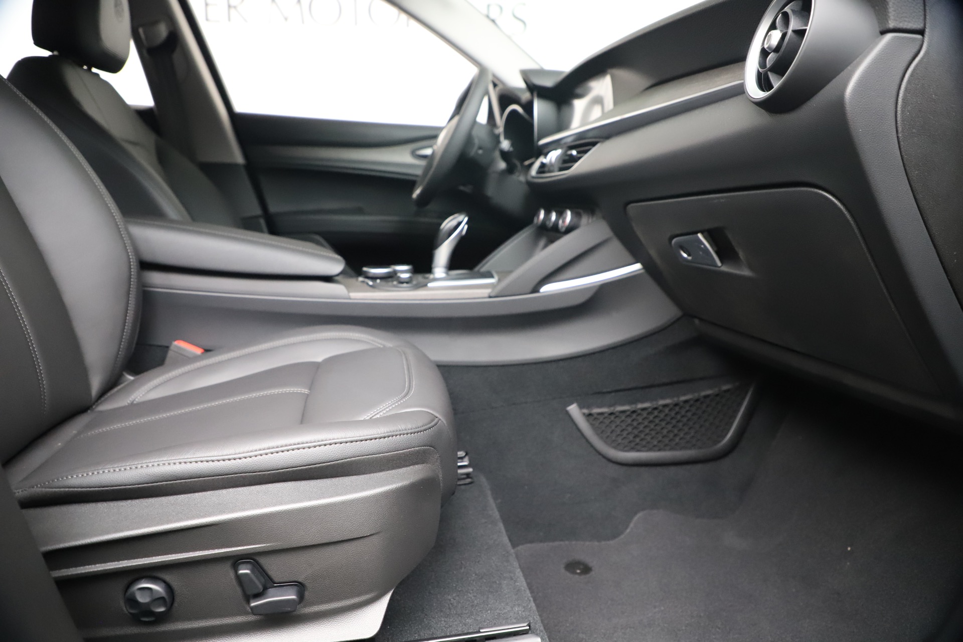 New-2019-Alfa-Romeo-Stelvio-Ti-Q4