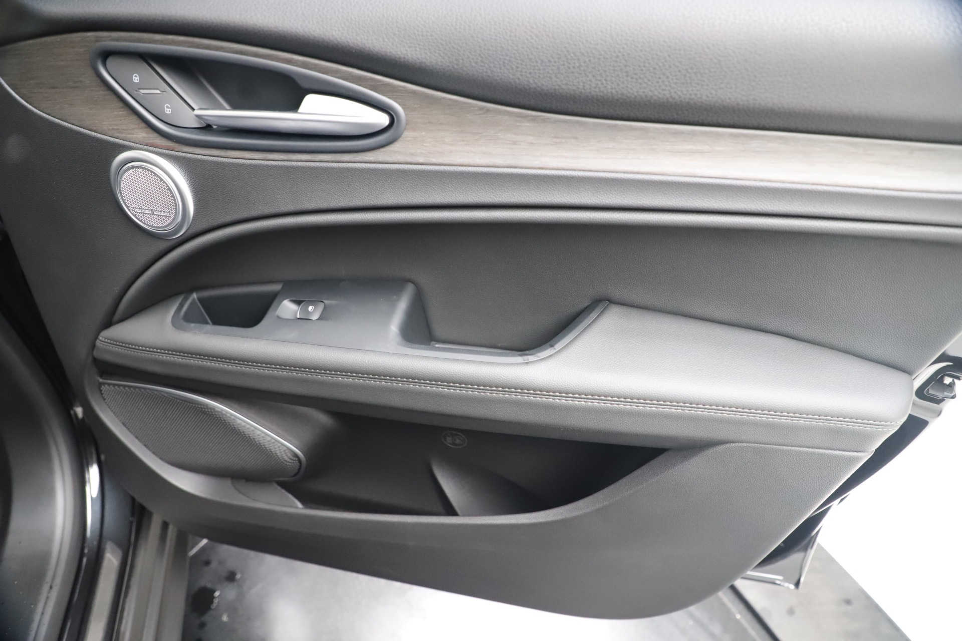 New-2019-Alfa-Romeo-Stelvio-Ti-Q4