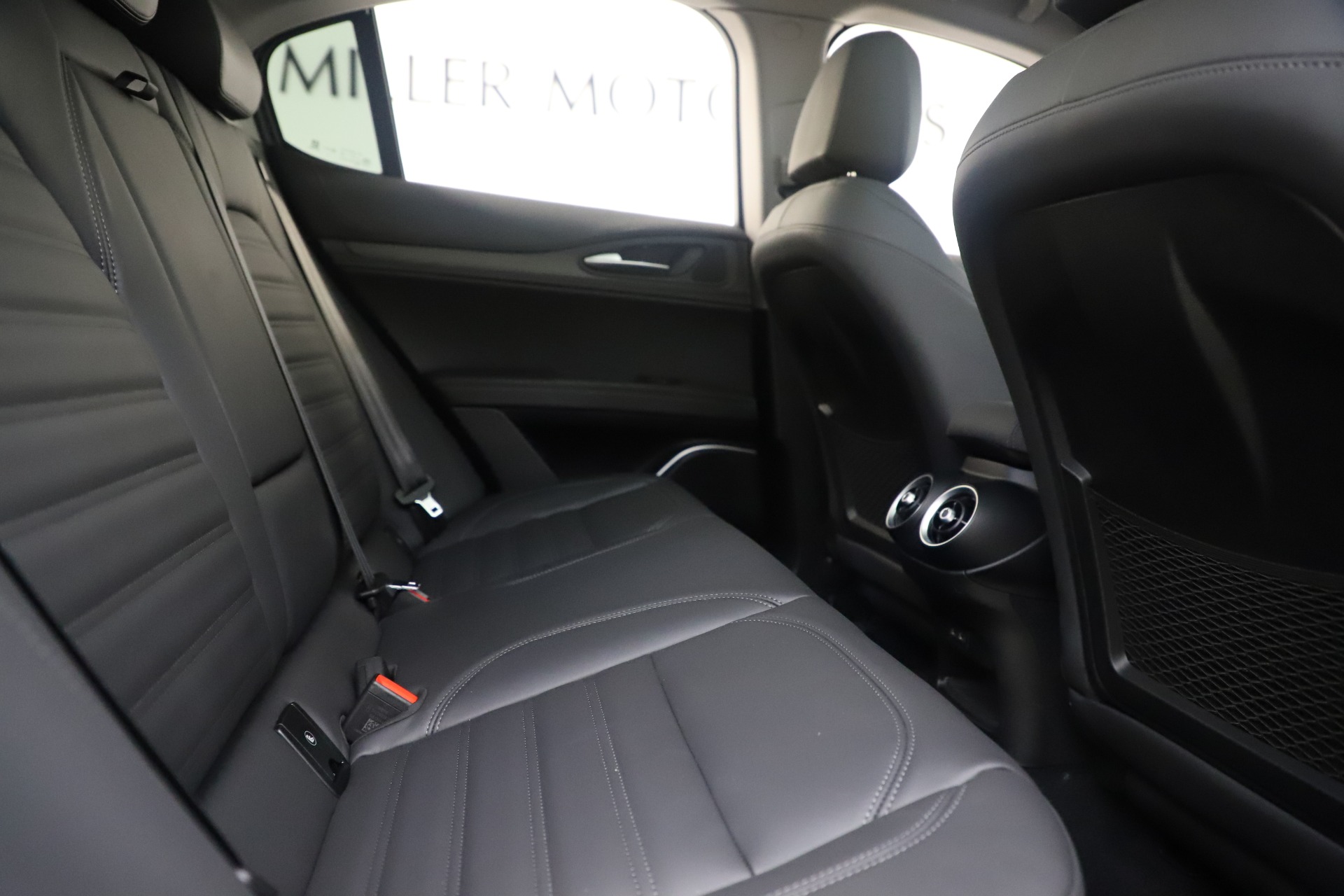 New-2019-Alfa-Romeo-Stelvio-Ti-Lusso-Q4