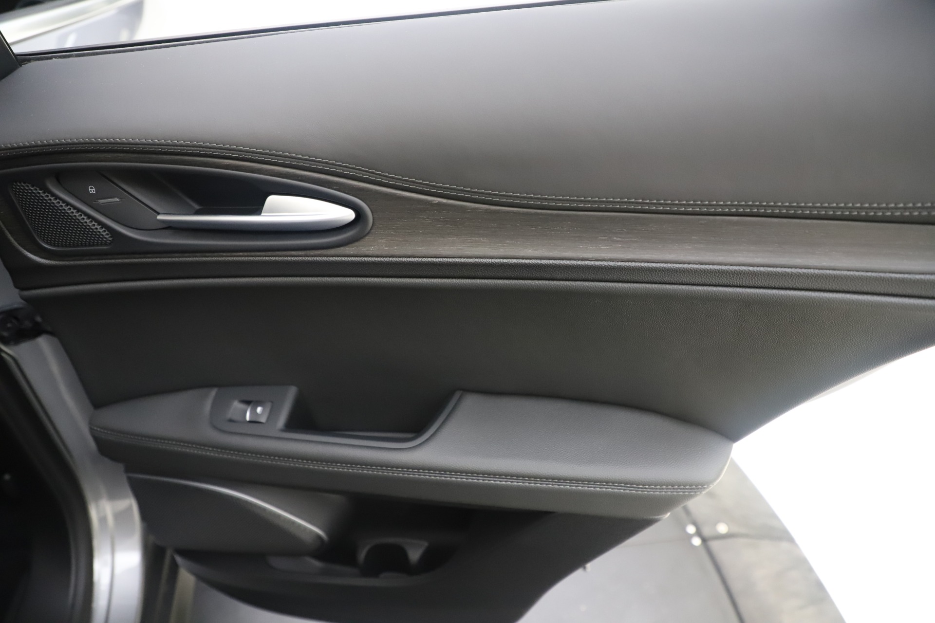 New-2019-Alfa-Romeo-Stelvio-Ti-Lusso-Q4