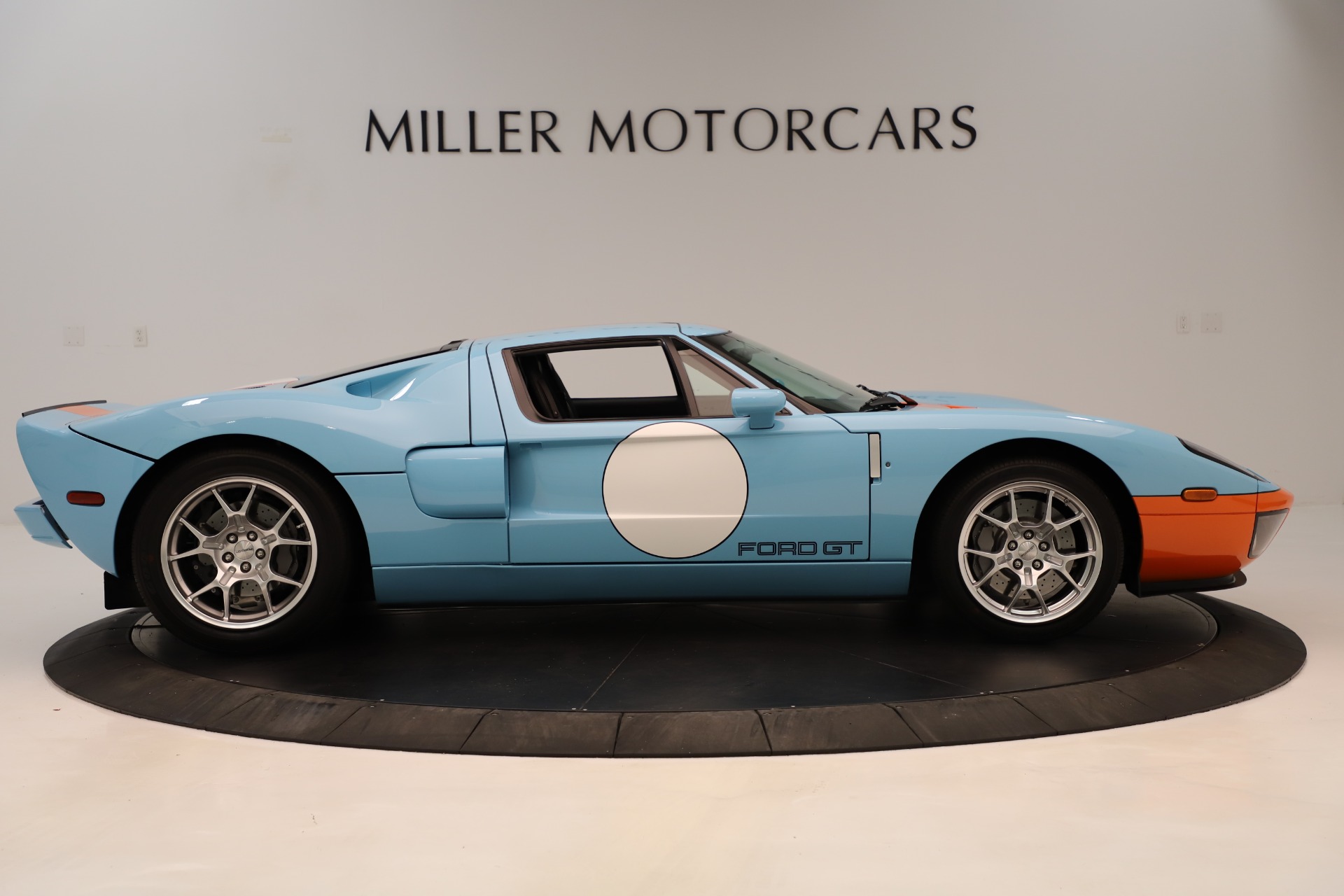 Used-2006-Ford-GT