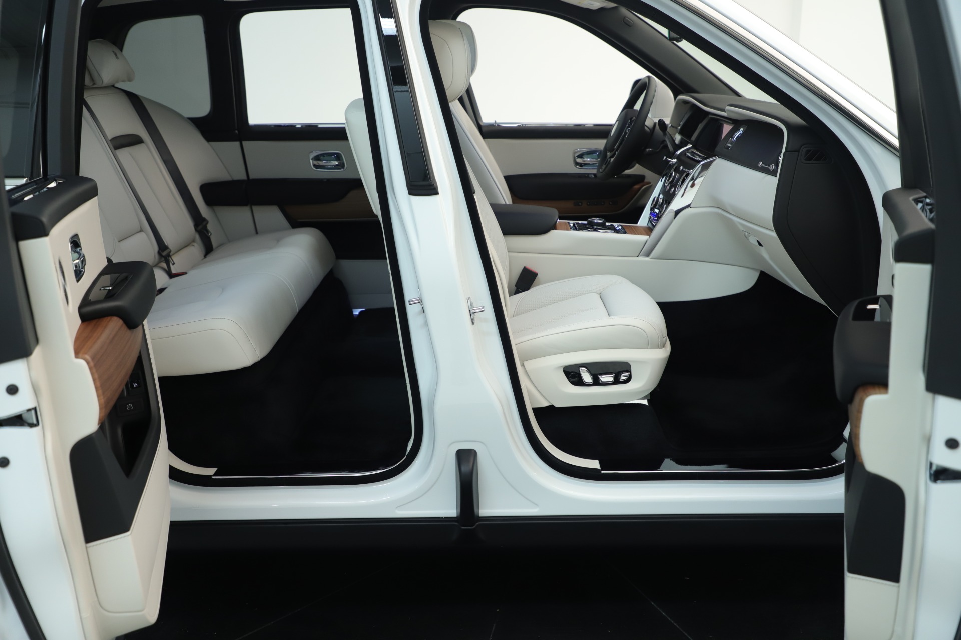 New-2019-Rolls-Royce-Cullinan