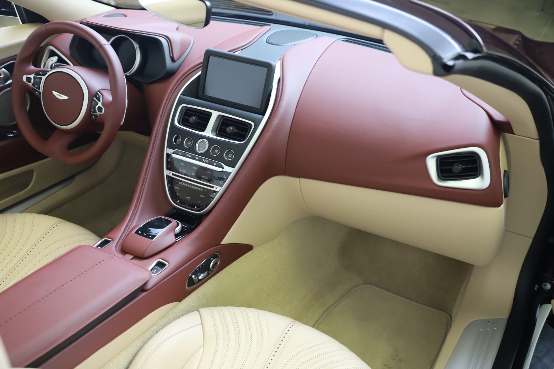 Used-2020-Aston-Martin-DB11-Volante